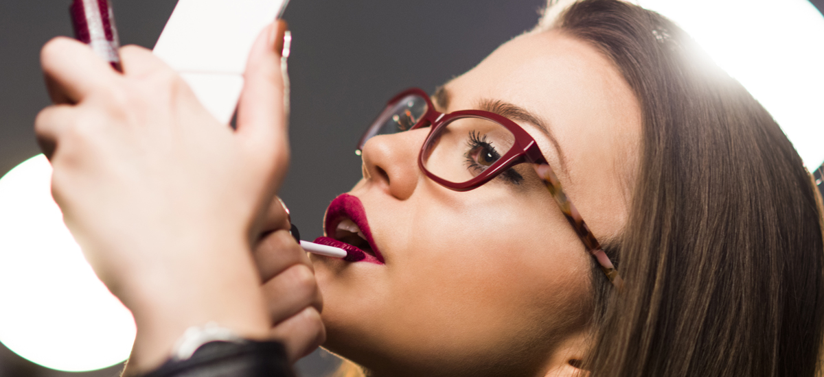 How to Look Good in Glasses With Makeup