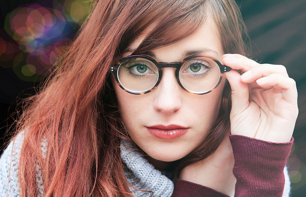 How to Make Your Eyes Look Bigger With Glasses